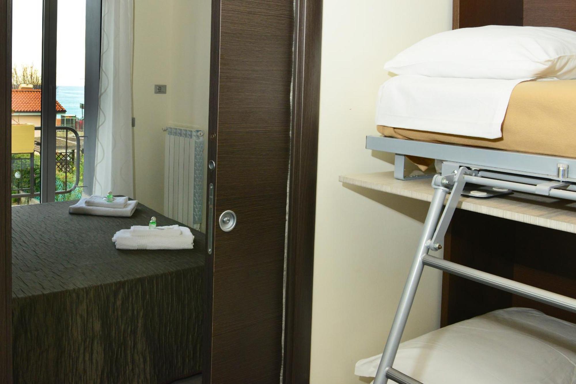 Villa Le Logge Ventimiglia Kamer foto