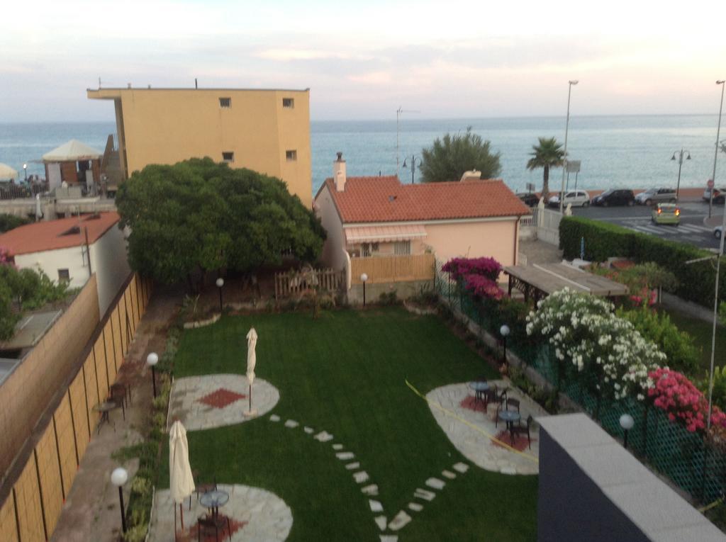 Villa Le Logge Ventimiglia Buitenkant foto