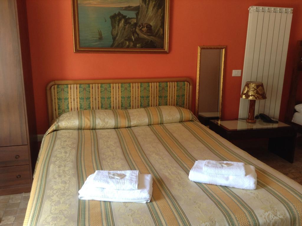 Villa Le Logge Ventimiglia Kamer foto